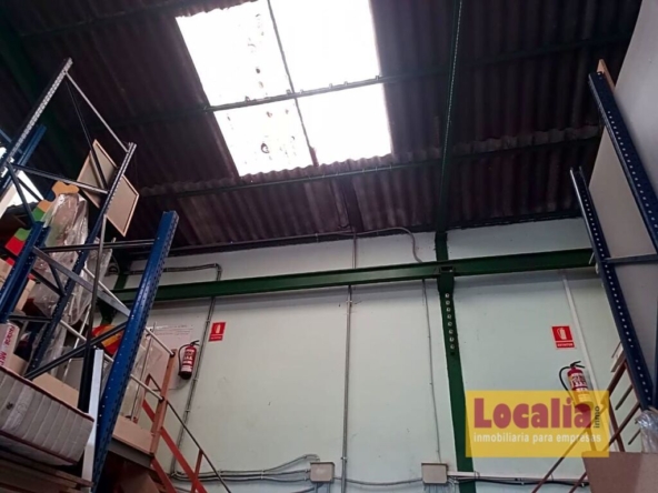 Imagen 1 de Amplia Nave Industrial en Santander con patio