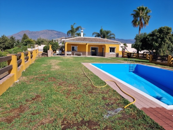 Imagen 1 de Casa de campo-Masía en Venta en Estepona Málaga