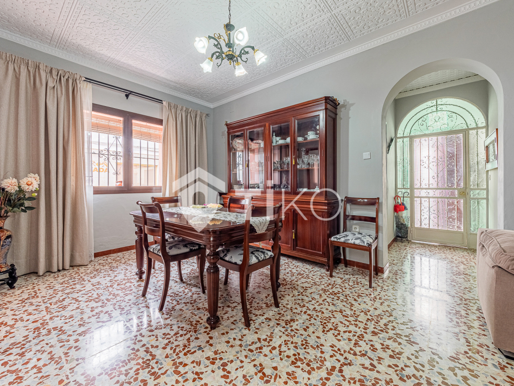 Imagen 2 de Casa en venta de 226 m² Calle Virgen de los Reyes