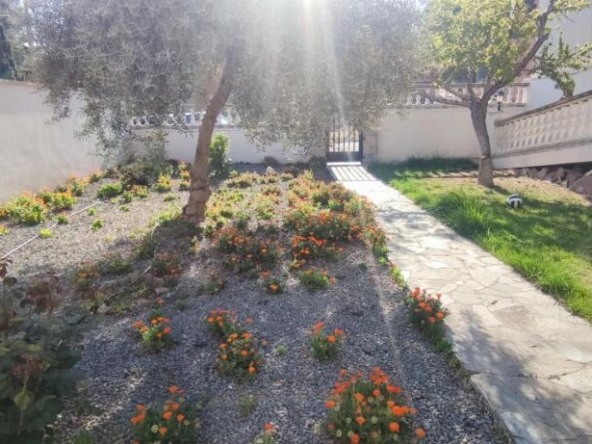 Imagen 1 de CASA SEMINUEVA CON JARDIN EN AVINO