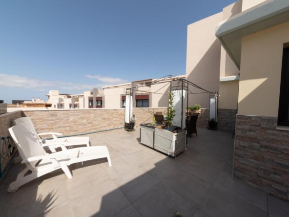 Imagen 1 de Se vende luminoso apartamento de 2 dormitorios con gran terraza con vistas al mar