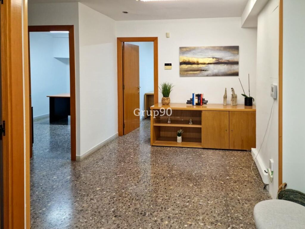 Imagen 1 de OFICINA EN  RENTABILIDAD  EN VENTA EN LA ZONA ALTA DE LLEIDA