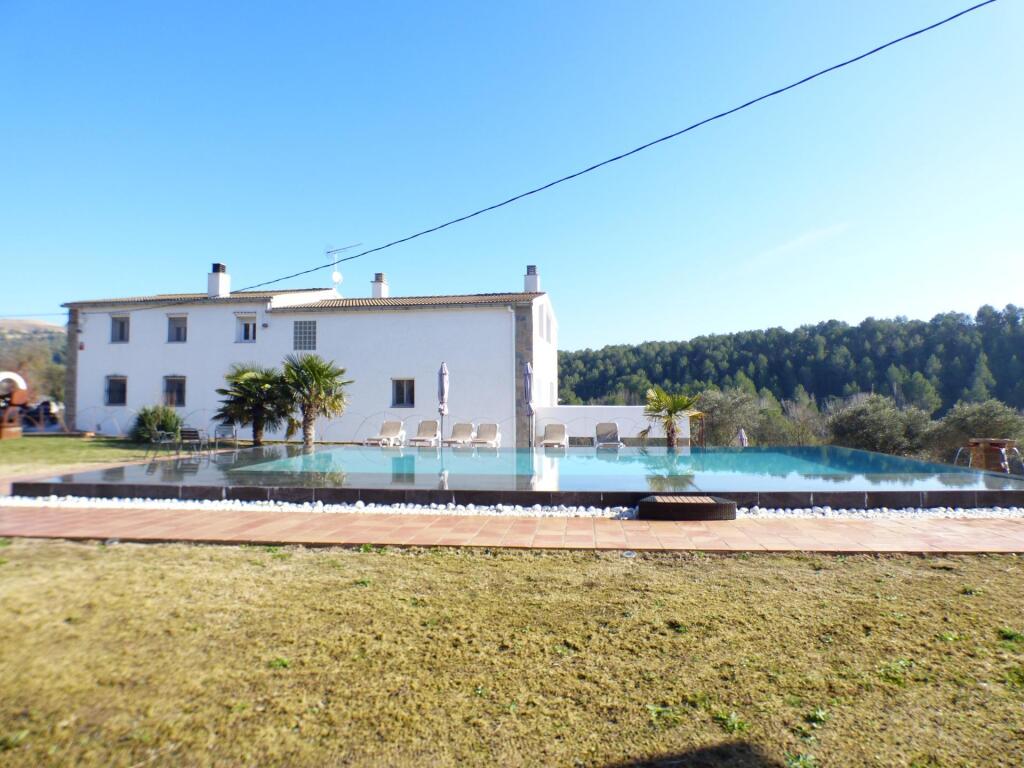 Imagen 2 de DISFUTA DE LA NATURALEZA CON ESTA HABITACIÓN DE ALQUILER Y ESTE COMPLEJO DE LUJO EN MANRESA