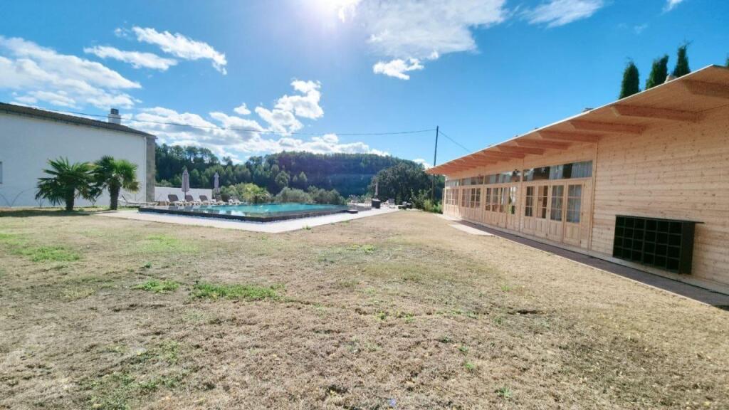 Imagen 4 de DISFUTA DE LA NATURALEZA CON ESTA HABITACIÓN DE ALQUILER Y ESTE COMPLEJO DE LUJO EN MANRESA