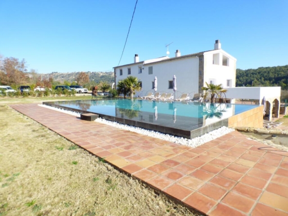 Imagen 1 de DISFUTA DE LA NATURALEZA CON ESTA HABITACIÓN DE ALQUILER Y ESTE COMPLEJO DE LUJO EN MANRESA