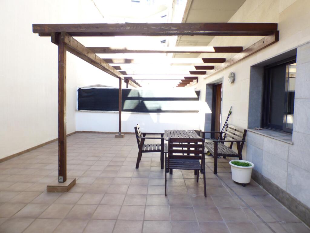 Imagen 3 de PLANTA BAJA CON TERRAZA PROPIA Y PISCINA EN VENTA EN MANRESA