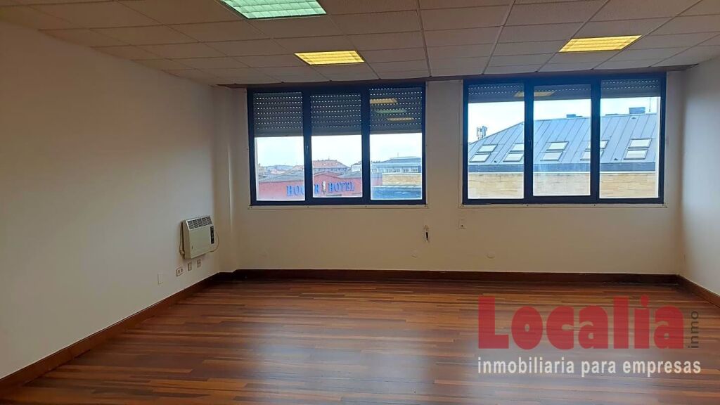 Imagen 1 de Amplia oficina de 95m² en Santander