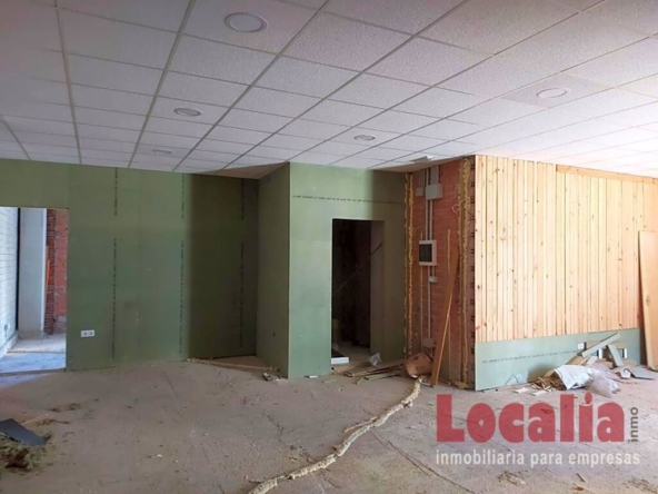 Imagen 1 de Local comercial en venta en Torrelavega