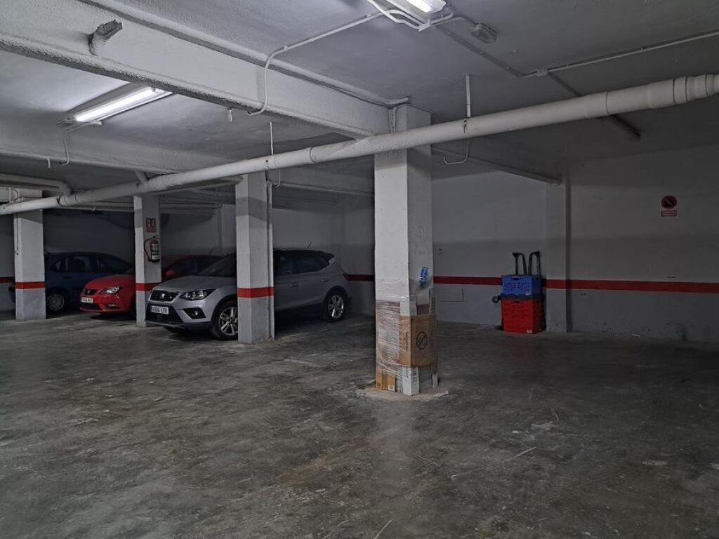 Imagen 3 de IDEAL INVERSORES !!  Garage con rentabilidad en Santa Coloma de Gramanet