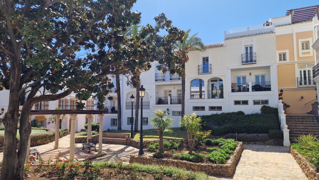 Imagen 1 de Adosada en Venta en Nueva Andalucia Málaga