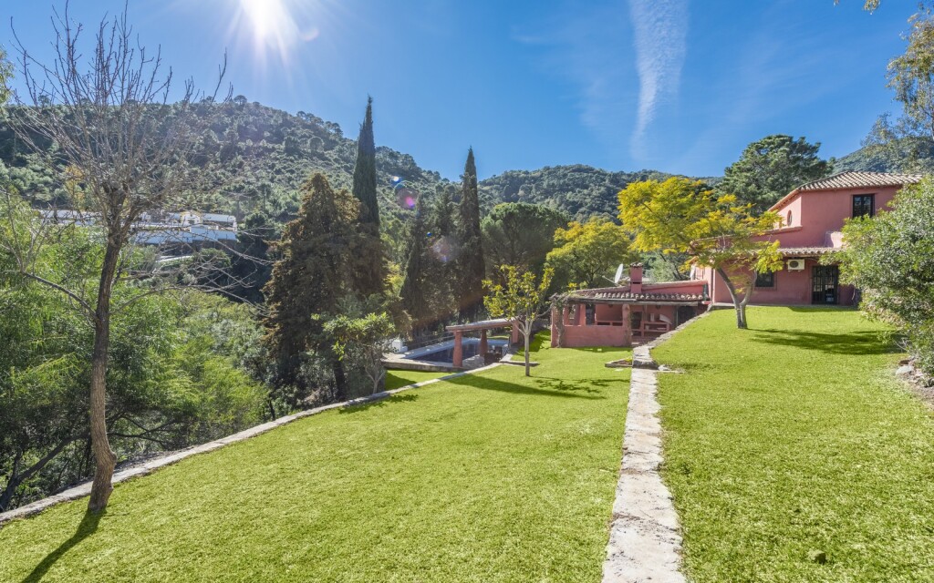 Imagen 1 de Casa de campo-Masía en Venta en Benahavis Málaga