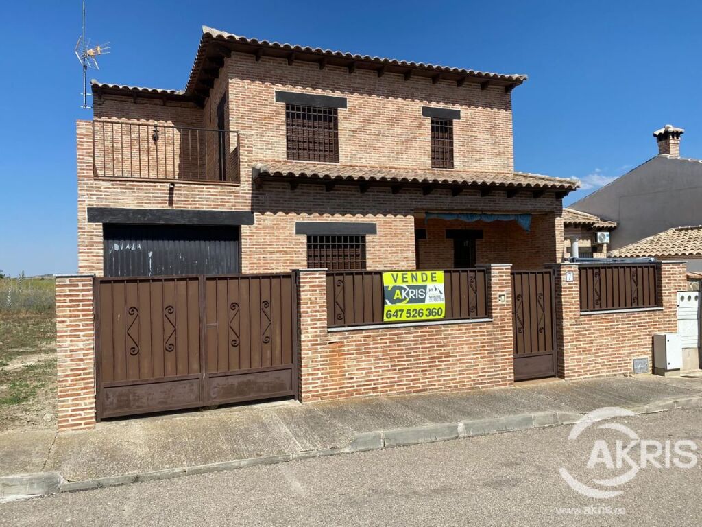 Imagen 1 de CHALET EN VENTA EN CUERVA