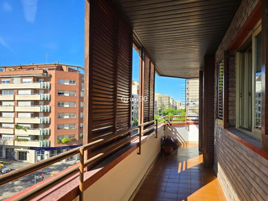 Imagen 1 de Elegante piso de 4 habitaciones con parking en Prat de la Riba