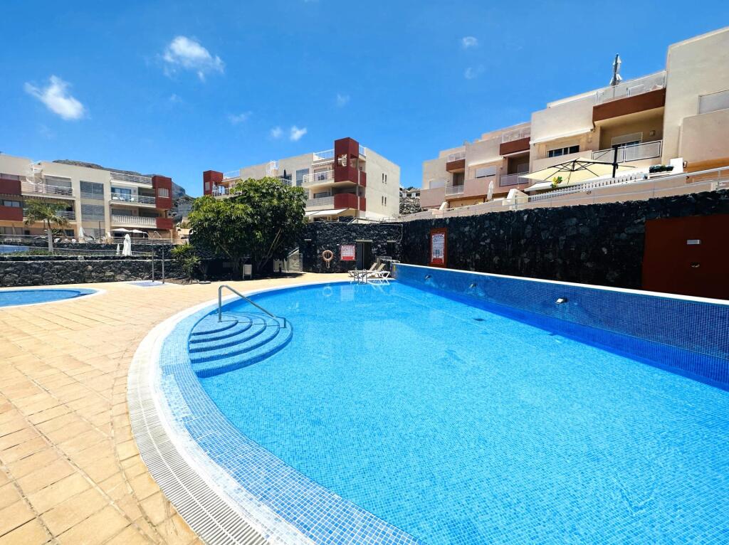 Imagen 2 de Magnífico Chalet en venta ¡Descubre tu nuevo hogar en el corazón de Puerto Santiago!