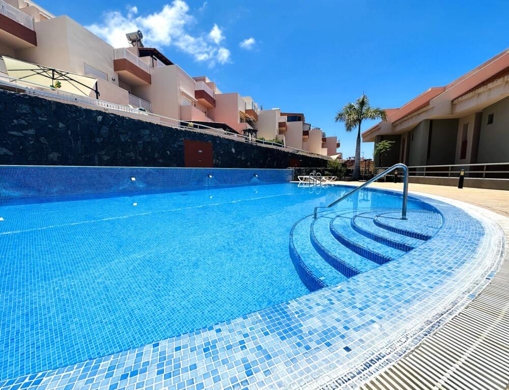 Imagen 1 de Magnífico Chalet en venta ¡Descubre tu nuevo hogar en el corazón de Puerto Santiago!