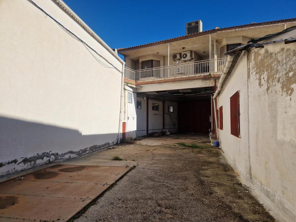 Imagen 2 de Nave Industrial en venta en Torrijos de 1671 m2