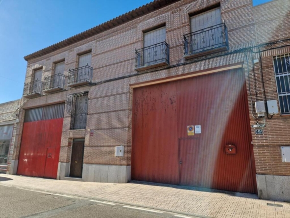 Imagen 1 de Nave Industrial en venta en Torrijos de 1671 m2