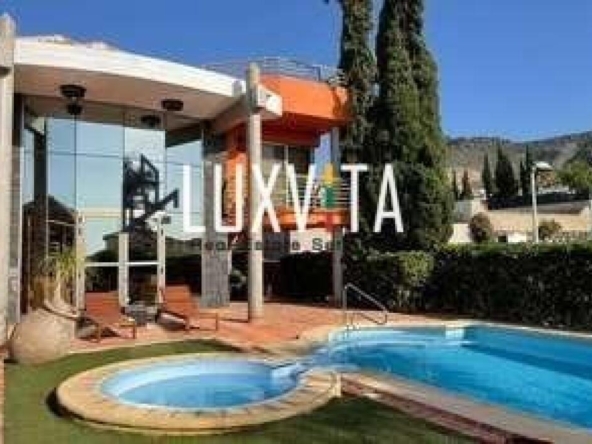 Imagen 1 de VILLA DE LUJO EN AVENIDA KURT KONRAD MAYER EL MADROÑAL