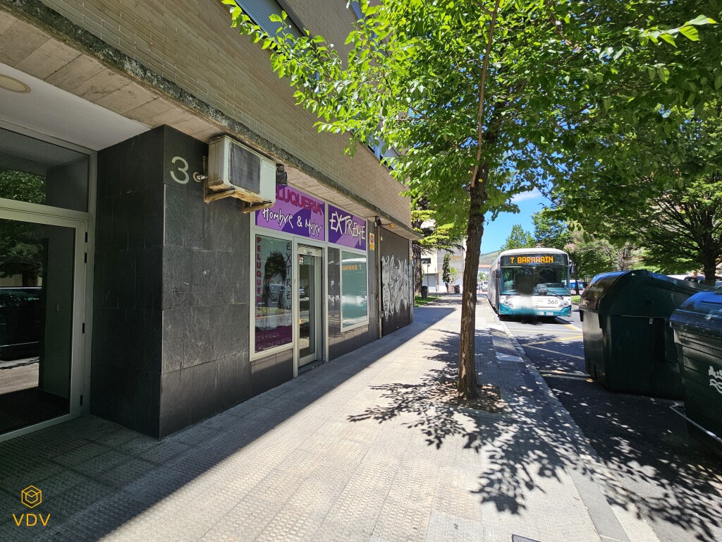 Imagen 1 de Local comercial en Venta en Villava Navarra