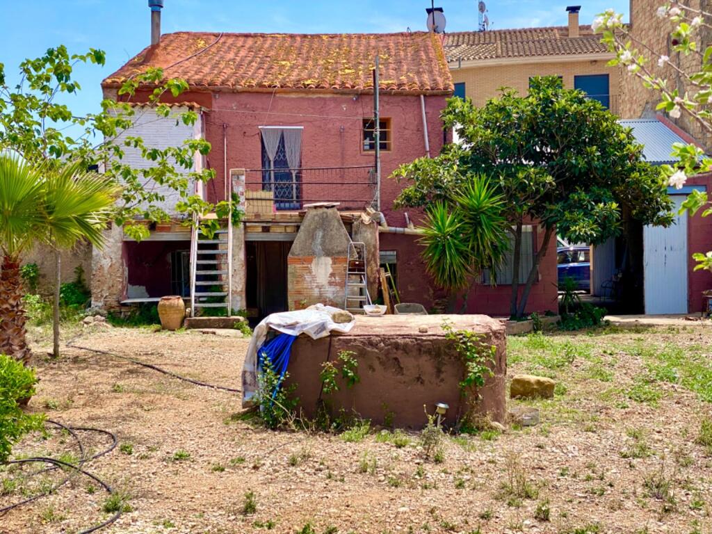 Imagen 1 de Casa de pueblo con gran terreno