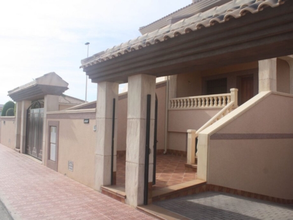 Imagen 1 de Casa de pueblo en Venta en Torrevieja Alicante