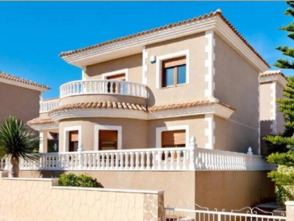 Imagen 1 de Casa-Chalet en Venta en Torrevieja Alicante