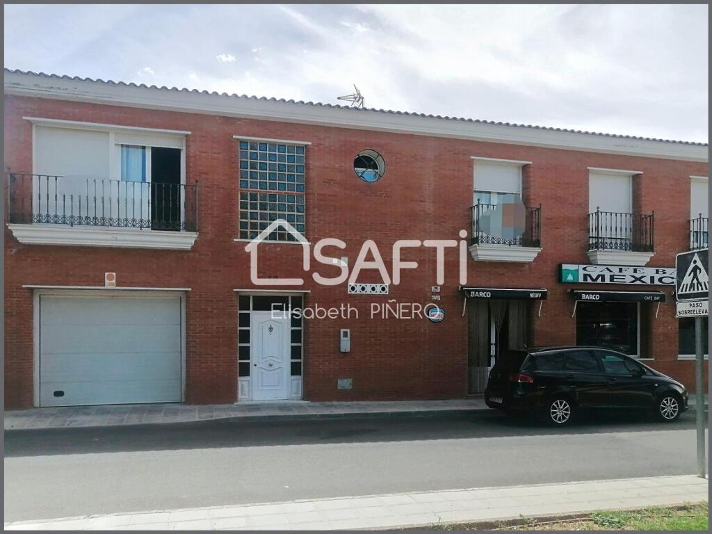 Imagen 2 de Vivienda más local comercial con garaje y solar