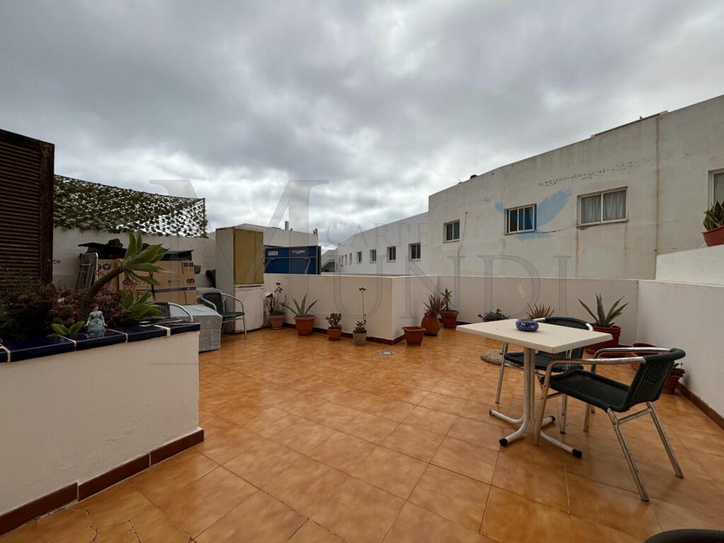 Imagen 1 de Bonita Vivienda con Amplia Terraza en el Corazón de Corralejo