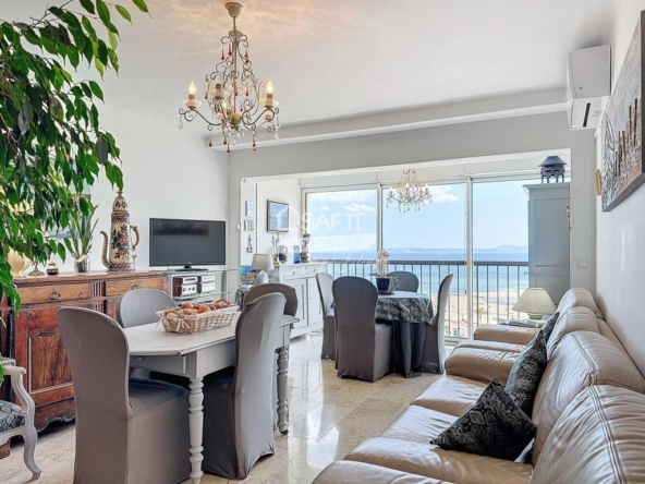 Imagen 1 de Magnífico Apartamento con Impresionantes Vistas al Mar en Empuriabrava