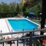 SE VENDE GRAN PARCELA CON OLIVOS, PISCINA Y CHALET por 275000€