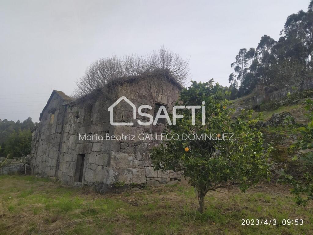 Imagen 1 de SE VENDE TERRENO RUSTICO CON ESTRUCTURA DE CASA DE PIEDRA EN PONTESAMPAIO - PONTEVEDRA