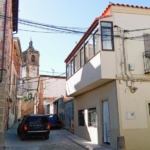 Casa de dos plantas con terraza acristalada en el centro de Lagartera. por 40000€