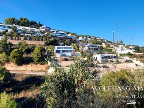 Imagen 1 de ATRACTIVO SOLAR URBANO de 1350m2 en urbanización de lujo entre Calpe y Moraira