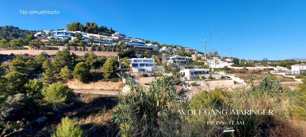 Imagen 1 de ATRACTIVO SOLAR URBANO de 1350m2 en urbanización de lujo entre Calpe y Moraira