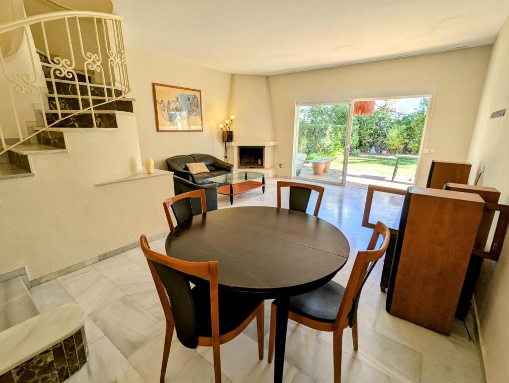 Imagen 2 de Casa Pareada en Venta – Idealmente Ubicada Cerca de la Playa