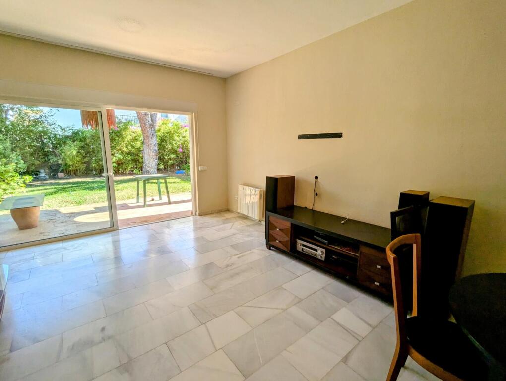 Imagen 4 de Casa Pareada en Venta – Idealmente Ubicada Cerca de la Playa