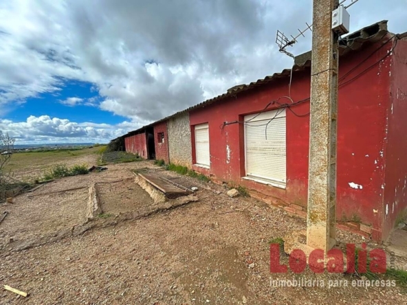 Imagen 1 de Amplio suelo rústico con nave y piso en Palencia.