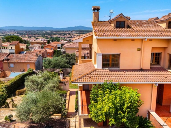 Imagen 1 de Tu nuevo hogar en La Bisbal d’Empordà con Vistas Panorámicas