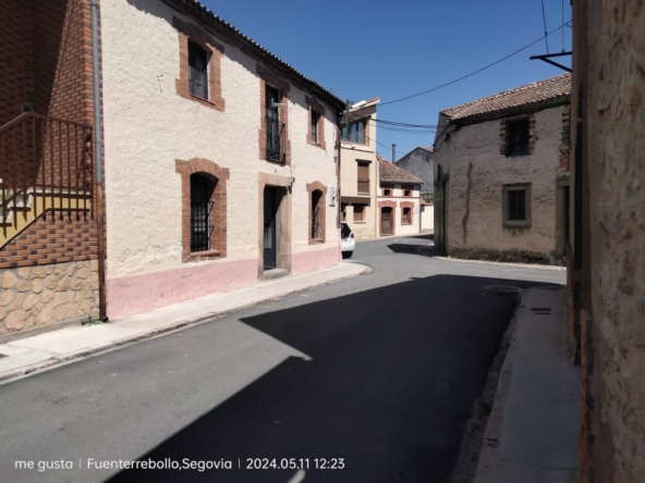 Imagen 1 de Casa de pueblo en Venta en Fuenterrebollo Segovia