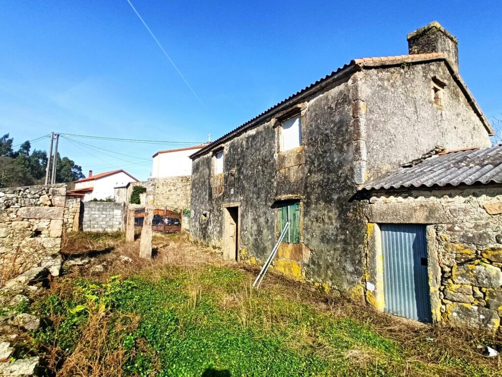 Imagen 1 de Edificaciones para restaurar en el lugar de A Grixa.