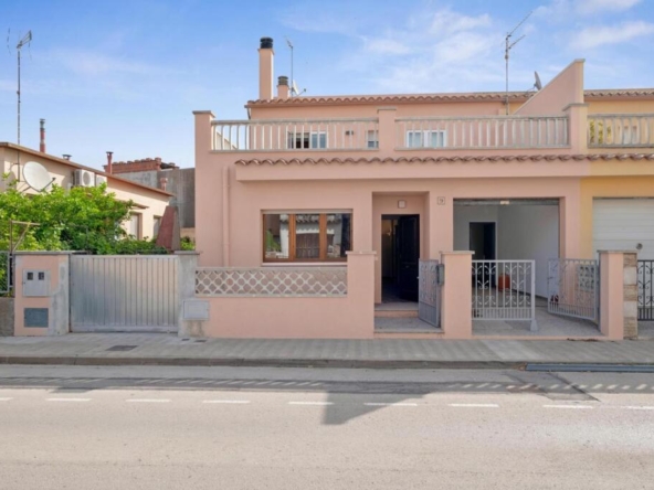 Imagen 1 de Casa pareada en Vilafant: tranquilidad y comodidad cerca de Figueres