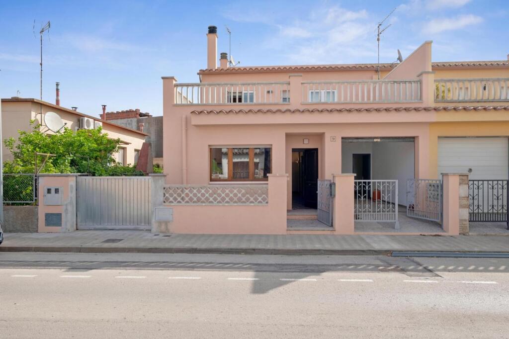 Imagen 1 de Casa pareada en Vilafant: tranquilidad y comodidad cerca de Figueres