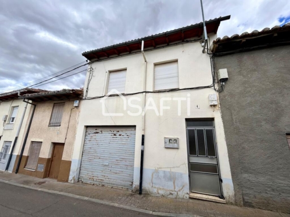 Imagen 1 de CASA DE PUEBLO EN EL ENTORNO DE LA PLAZA SANTA MARINA