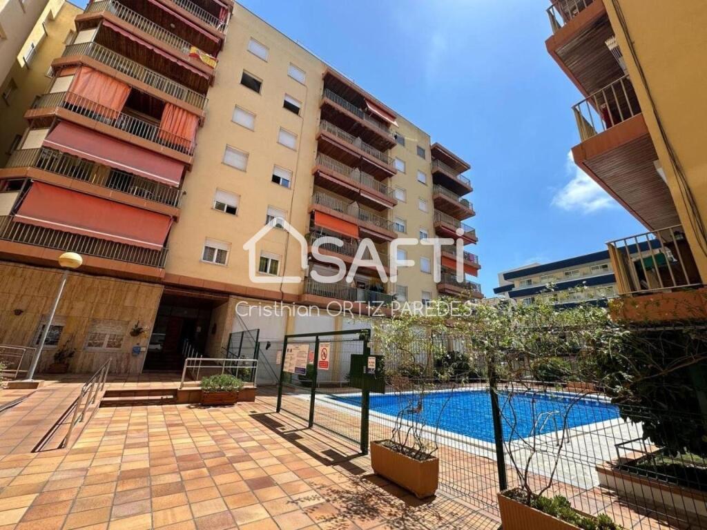 Imagen 1 de Se vende piso con piscina para reformar en Lloret