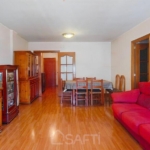 Piso alto con ascensor y luminoso. por 115000€