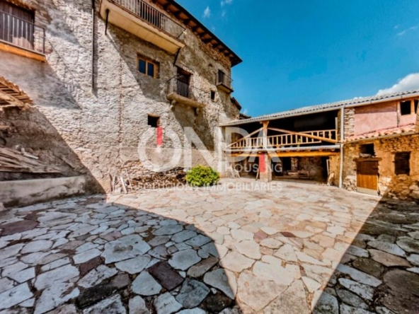 Imagen 1 de IMPRESIONANTE MASIA DE PATRIMONIO CULTURAL EN EL CENTRO DE ESTAVILL CON HUERTO ( VALL FOSCA)