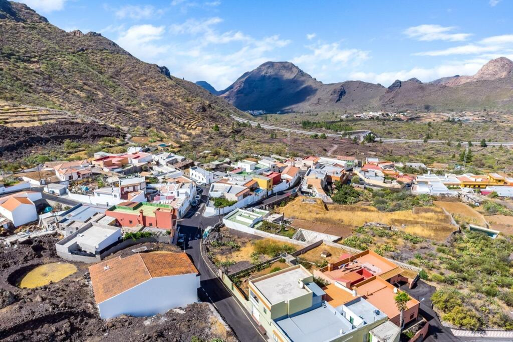 Imagen 1 de MAGNIFICA CASA VACACIONAL DE 12 HABITACIONES EN SANTIAGO DEL TEIDE