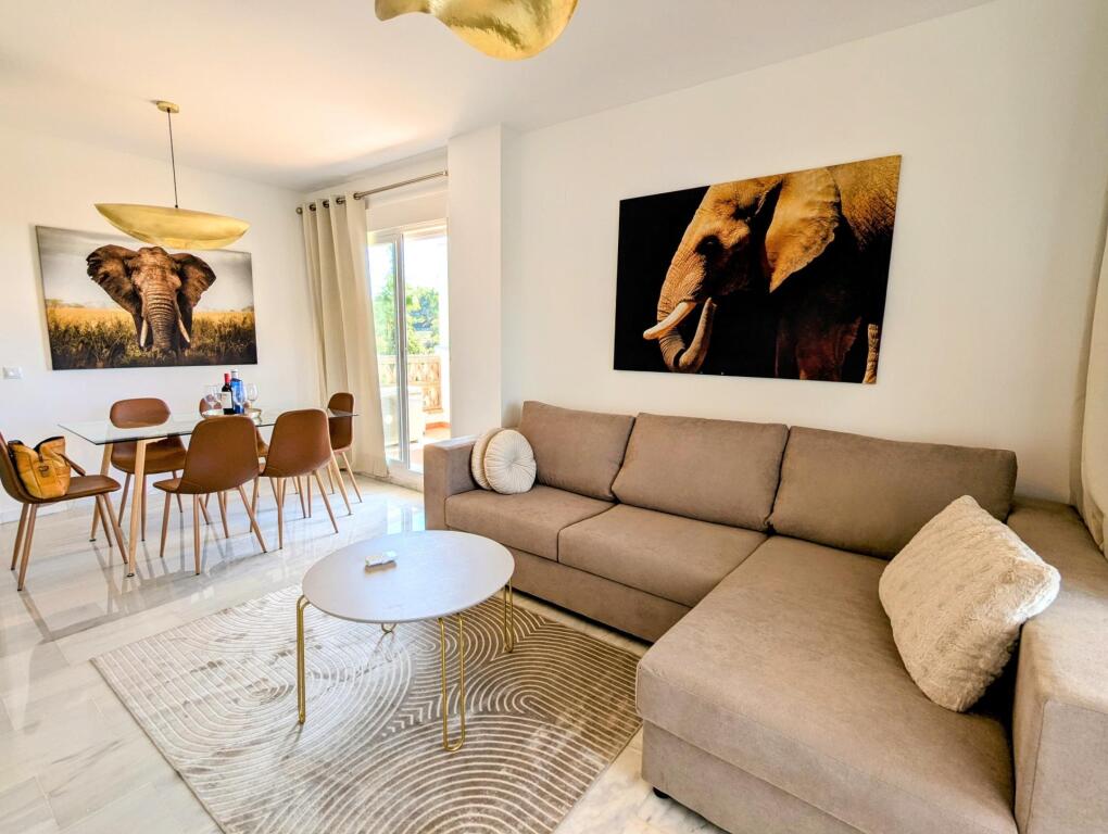 Imagen 1 de Magnífico apartamento reformado con vistas al mar y al golf