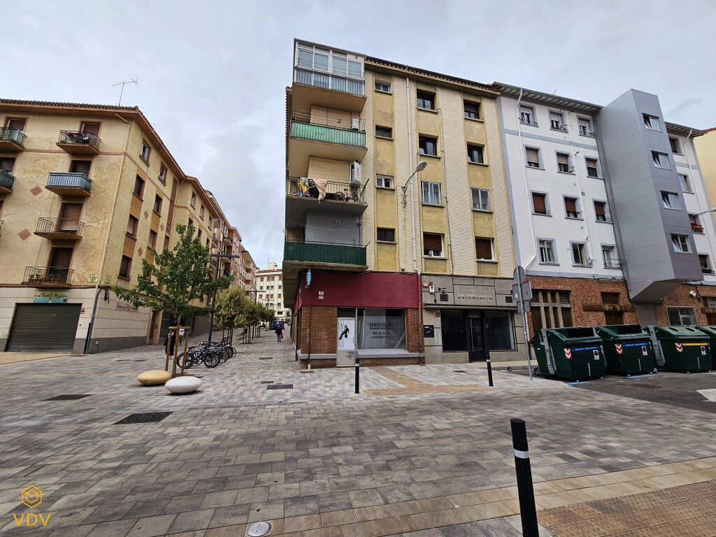 Imagen 1 de Local comercial en Venta en Pamplona Navarra MILAGROSA