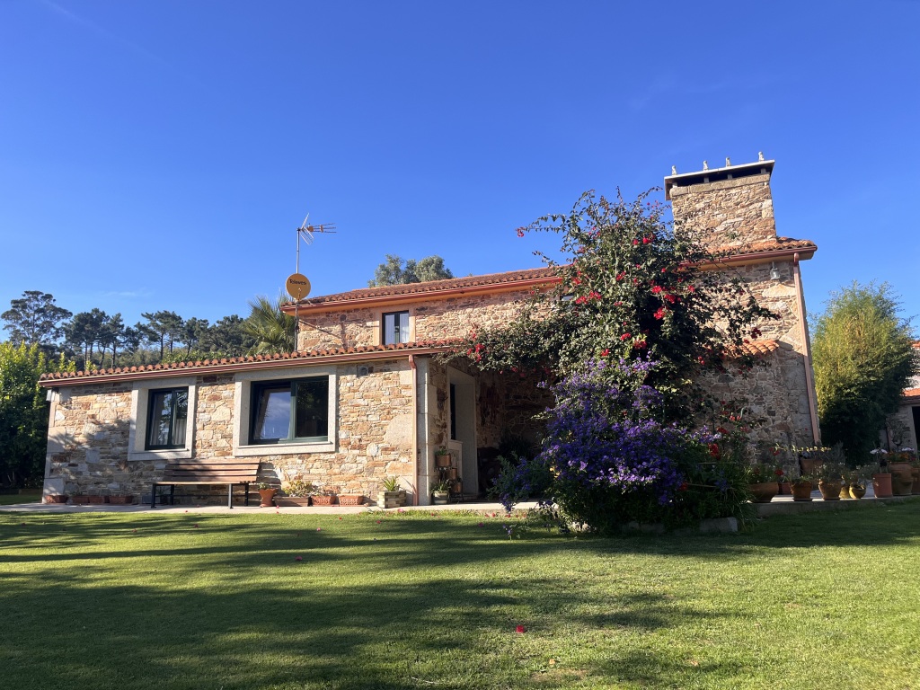 Imagen 1 de Casa-Chalet en Venta en Lañas (Santa Maria) La Coruña